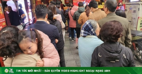 Giá vàng tăng mạnh, người dân đổ xô đi giao dịch, mua vào hay bán ra?