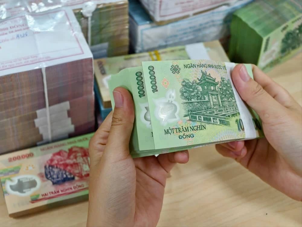 Phí đổi tiền mới tăng từng ngày, có nơi lên đến 50%