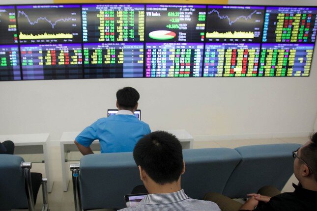 ‘Tuýt còi’ doanh nghiệp liên quan nữ chủ tịch công ty chứng khoán