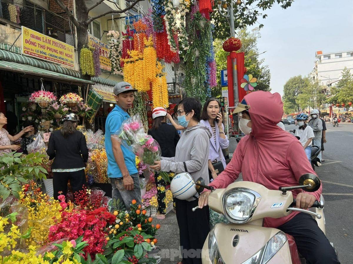 Hoa trái bất tử đắt hàng ngày Tết ảnh 1
