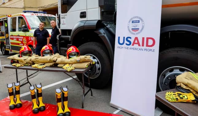 Lệnh đóng băng viện trợ của Mỹ gây náo loạn khắp thế giới