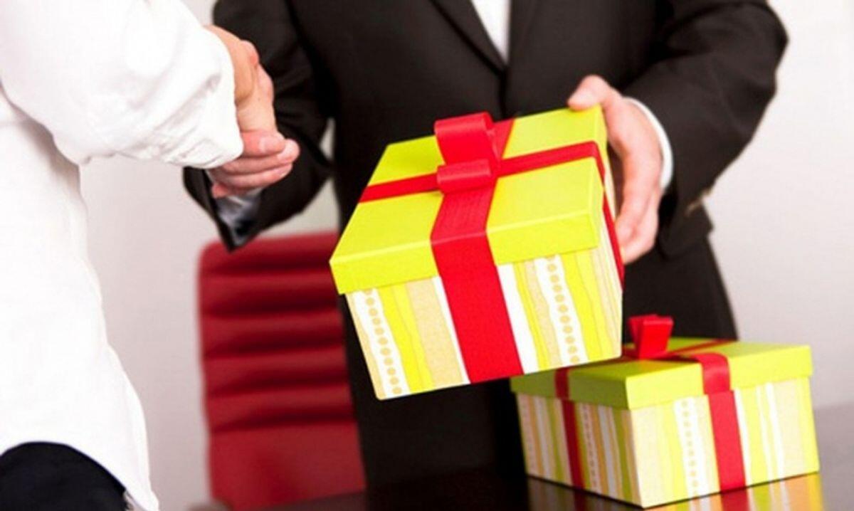 Muôn kiểu lì xì đầu năm mới của doanh nghiệp
