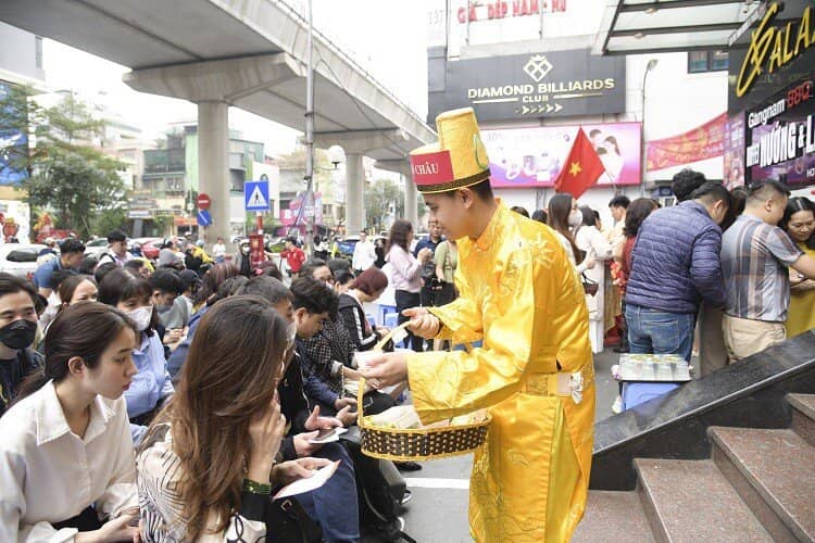 Gom tiền mừng tuổi của con mua vàng ngày Vía thần Tài, 8x “thắng lớn” sau 10 năm