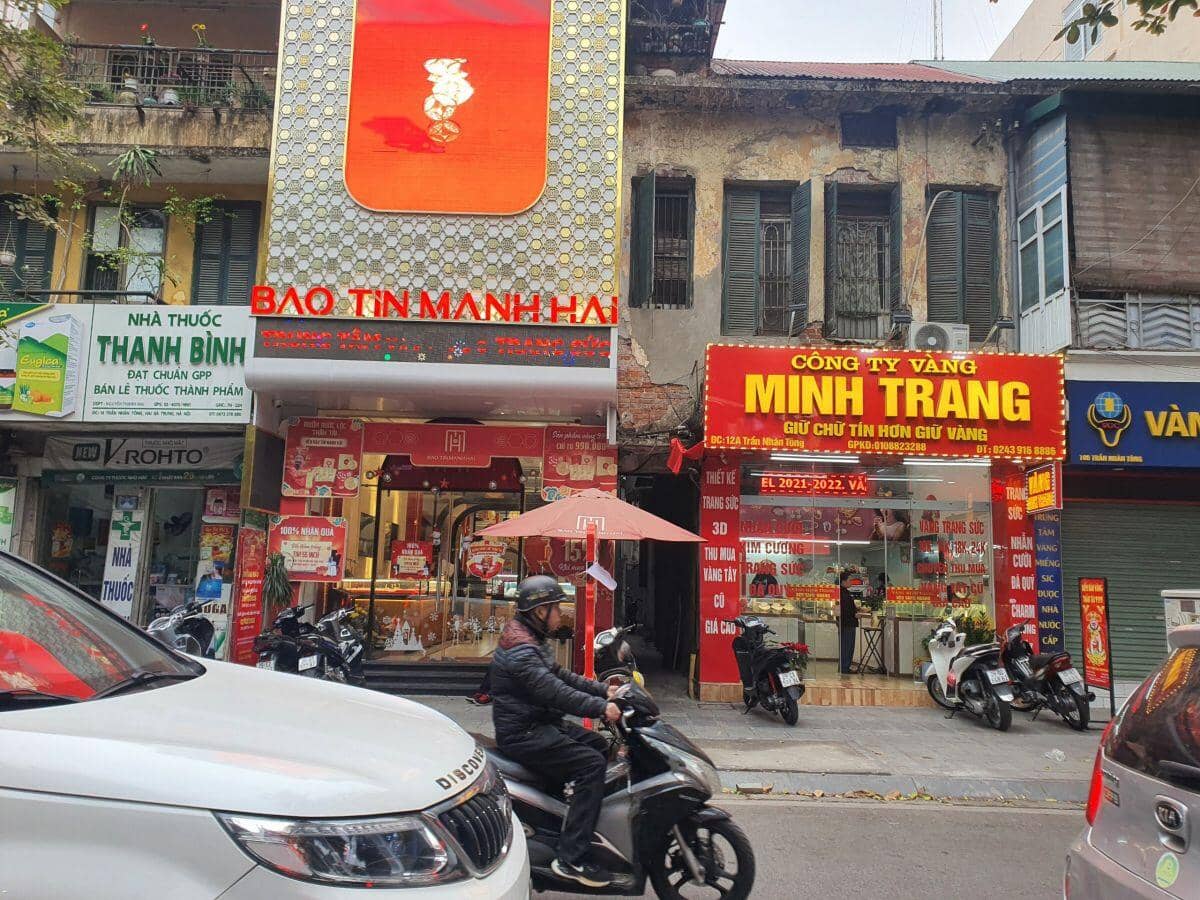 Giá vàng nhẫn tăng vọt, lập kỷ lục mới ngày khai xuân, động thái của cửa hàng khiến người mua "méo mặt"