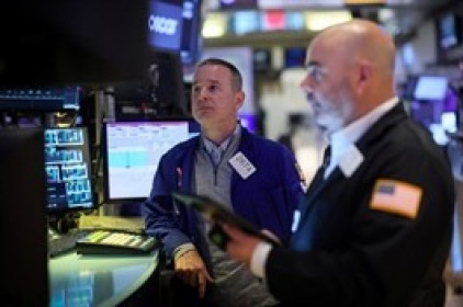 Dow Jones chỉ còn giảm hơn 100 điểm sau khi Trump tạm dừng áp thuế đối với Mexico