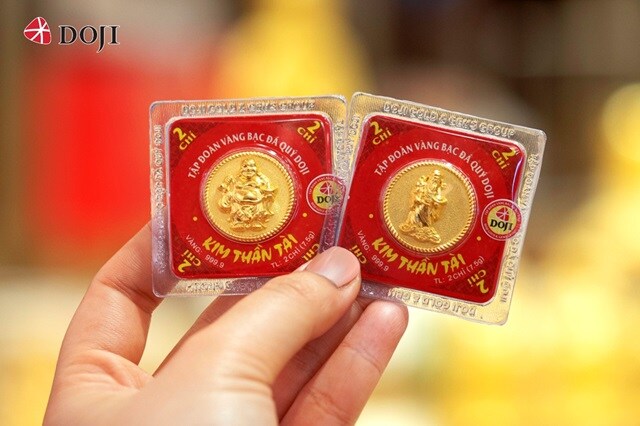 Trước ngày Thần Tài: Các đại gia vàng tung mặt hàng gì để thu hút tín đồ “hái lộc”?