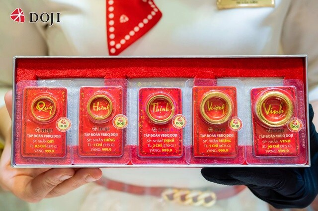 Trước ngày Thần Tài: Các đại gia vàng tung mặt hàng gì để thu hút tín đồ “hái lộc”?