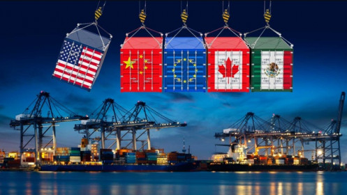 "Rủi ro ông Trump áp thuế lên toàn bộ mặt hàng xuất khẩu của Việt Nam là rất thấp"