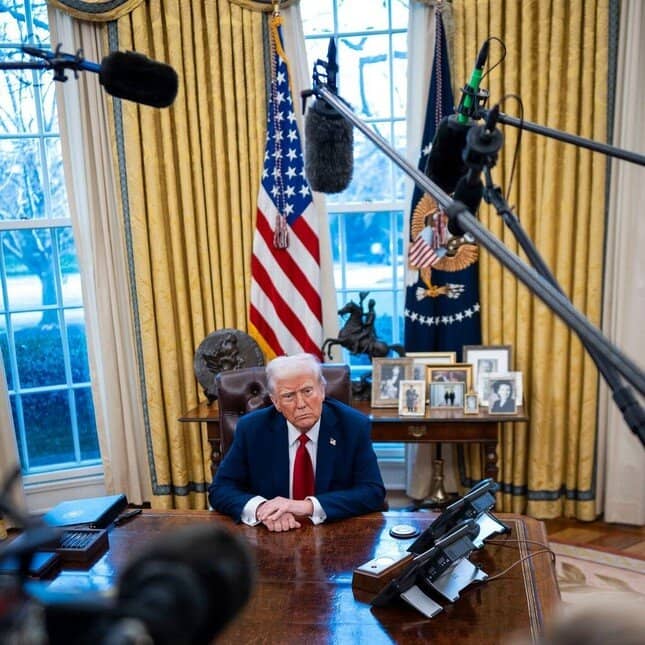 Ông Trump bị phản đòn dồn dập