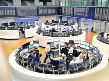 Giới đầu tư hành động ra sao giữa bão thuế quan của Trump?