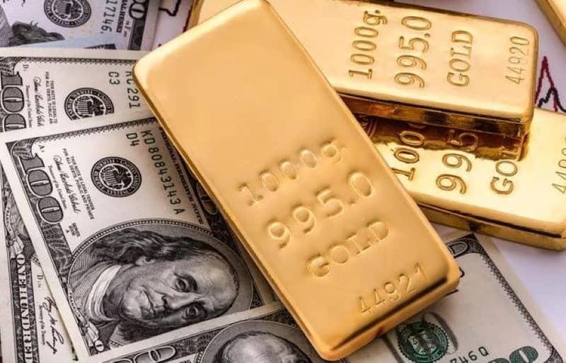 Vàng lập kỷ lục trên 2,930 USD, đồng USD tăng sau tuyên bố áp thuế từ Trump