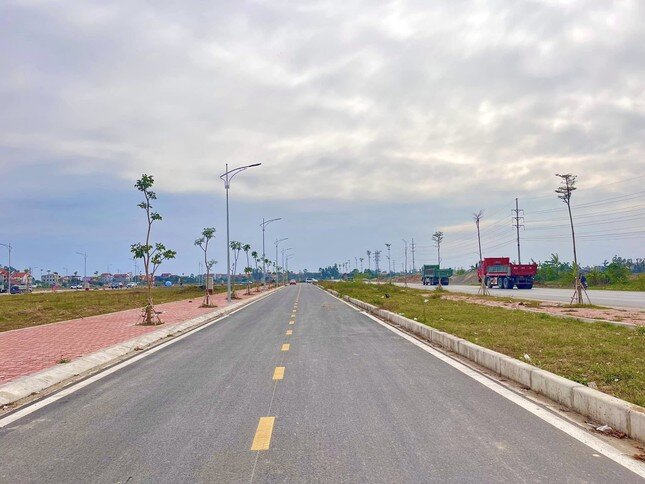 'Cò đất' tiết lộ đất đấu giá 120 triệu/m2 ở phố huyện