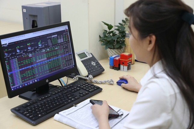 Cổ phiếu đầu tư công hút dòng tiền