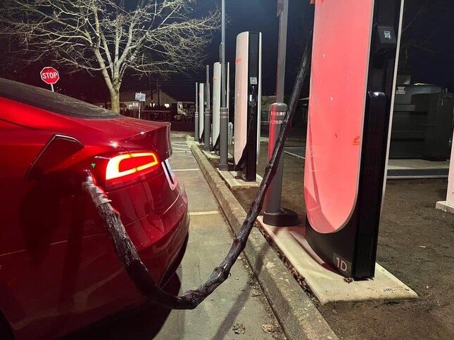 Cáp sạc xe điện Tesla trở thành mục tiêu của kẻ trộm