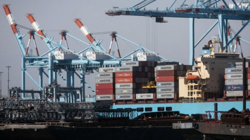 Doanh nghiệp Mỹ lao đao vì lãi suất cao và thuế quan của ông Trump