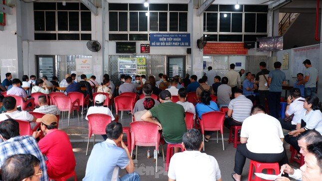 Vì sao không nên đổ xô cấp đổi giấy phép lái xe lúc này?