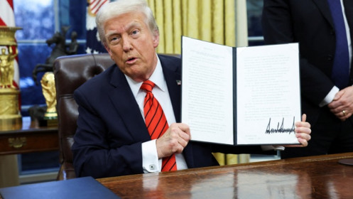 Những quyết định quan trọng của ông Trump trong tháng đầu cầm quyền