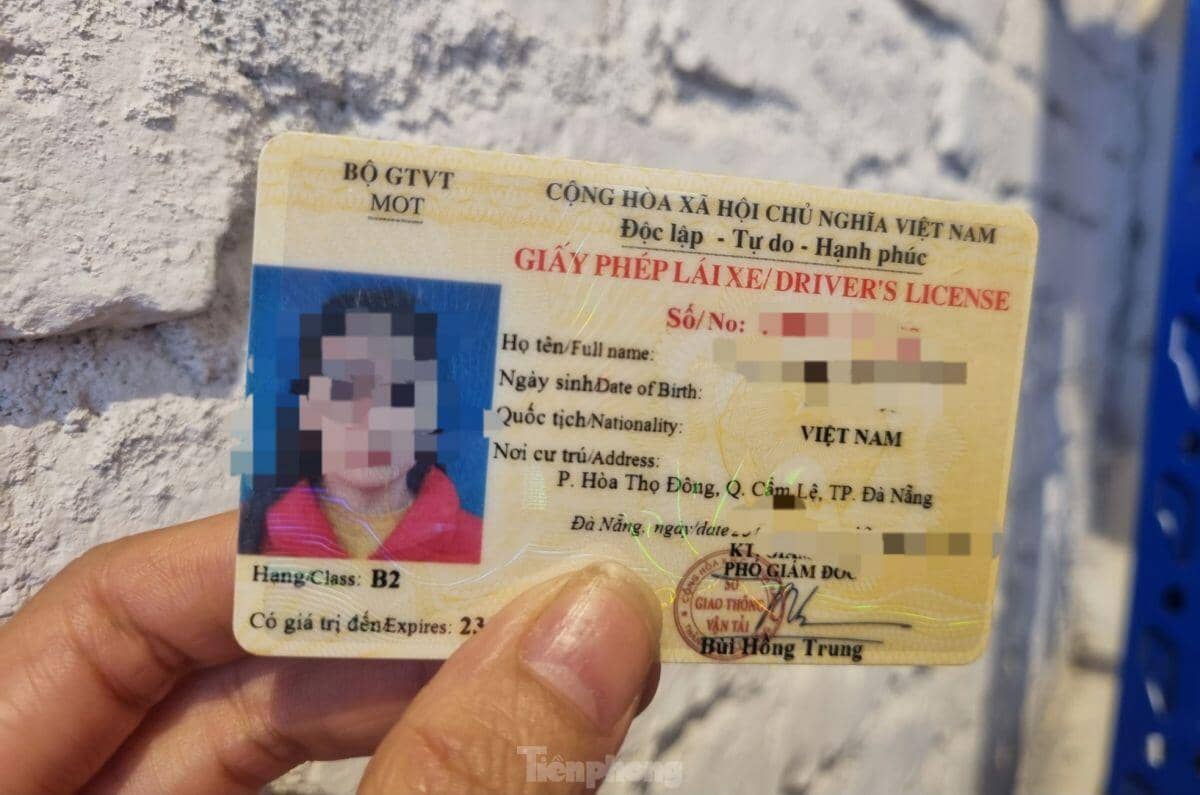 Xin nghỉ làm, xếp hàng từ sáng đến chiều chưa đổi được bằng lái xe