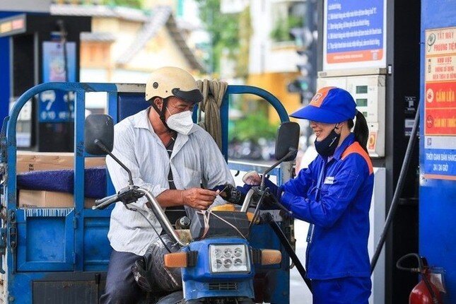 Giá xăng tiếp tục tăng vào ngày mai?