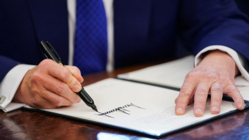 Tỷ lệ tín nhiệm ông Trump giảm do mối lo về nền kinh tế