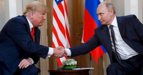 Cả thế giới ‘nín thở’ sau cú bắt tay của ông Trump và ông Putin