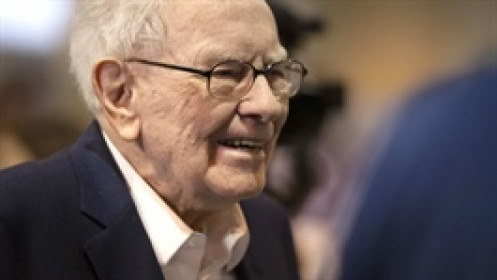 Warren Buffett tăng tiền mặt, bán cổ phiếu, điều gì đang diễn ra?