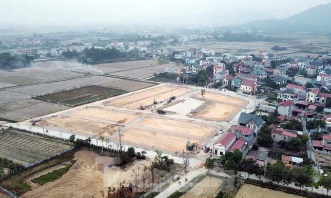 89 lô đất huyện ngoại thành Hà Nội lên 'sàn' sau bỏ cọc