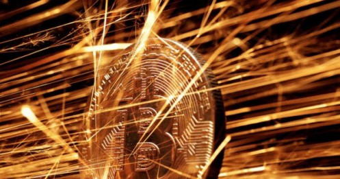 Nhiều yếu tố đẩy bitcoin ‘tuột dốc’