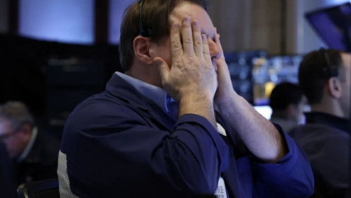 Chứng khoán Mỹ “đỏ rực” vì ông Trump nhắc lại kế hoạch thuế quan, dầu sụt giá vì tin OPEC+