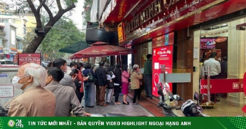 Giá vàng 5/3 đắt nhất lịch sử vượt 93 triệu đồng/lượng, dân đổ xô đi mua, chuyên gia nói gì?