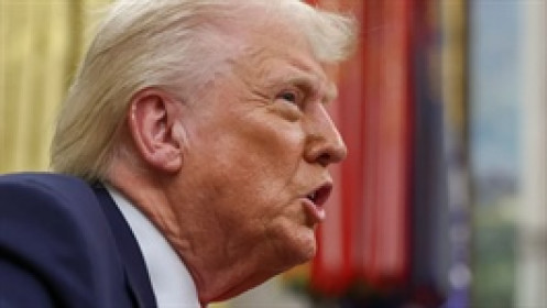 Chứng khoán Mỹ bị bán tháo, Trump đổ lỗi cho nguyên nhân lạ kỳ