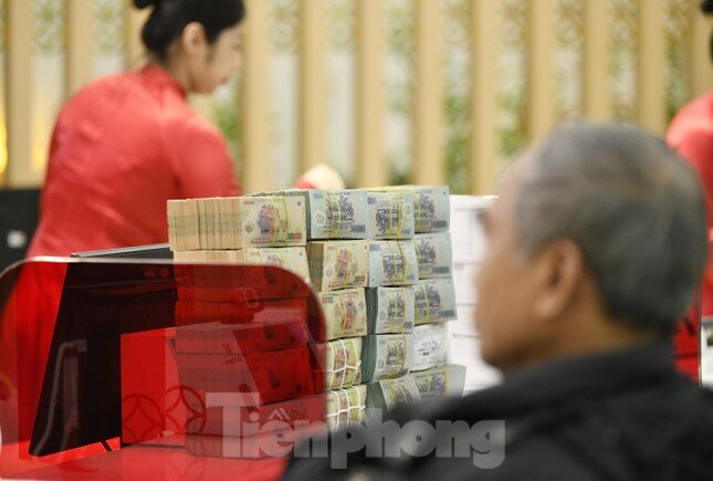 Vốn rẻ đang đổ vào các ngân hàng thương mại