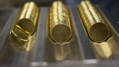 Giá vàng tăng mạnh tuần này do đồng USD lao dốc và nhu cầu phòng ngừa rủi ro