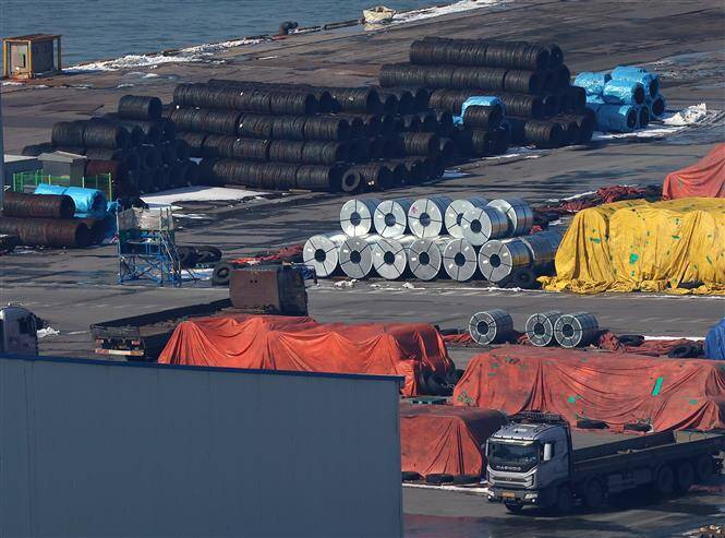 Vì sao Anh không trả đũa đòn thuế quan của Tổng thống Trump như EU?