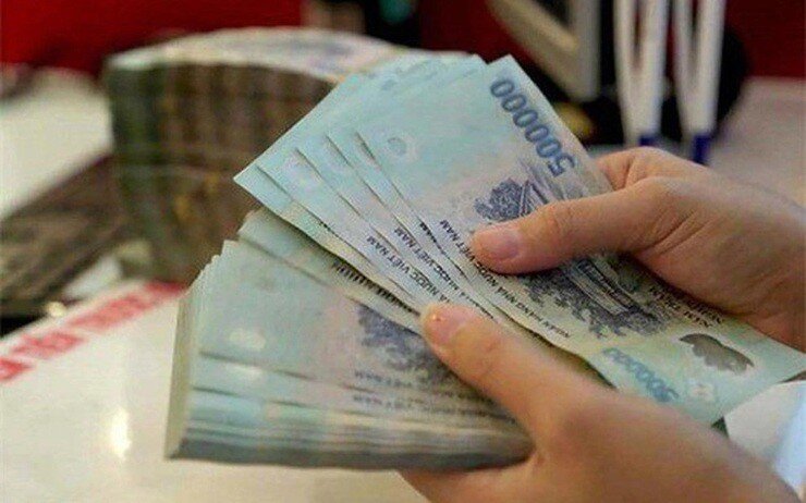 Lãi tiết kiệm giảm mạnh, gửi 100 triệu đồng còn nhận được bao nhiêu tiền lãi?
