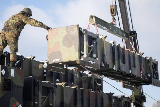 Mỹ nối lại viện trợ vũ khí cho Ukraine ảnh 1