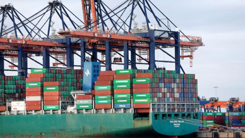 Căng thẳng Mỹ-EU leo thang: Ông Trump dọa đánh thuế quan 200%