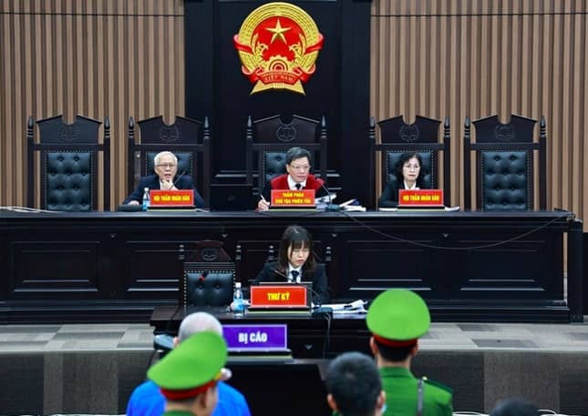 Hình ảnh nhóm bị cáo tạo điều kiện cho Cty AIC trúng thầu dự án do VNCERT làm chủ đầu tư ảnh 1