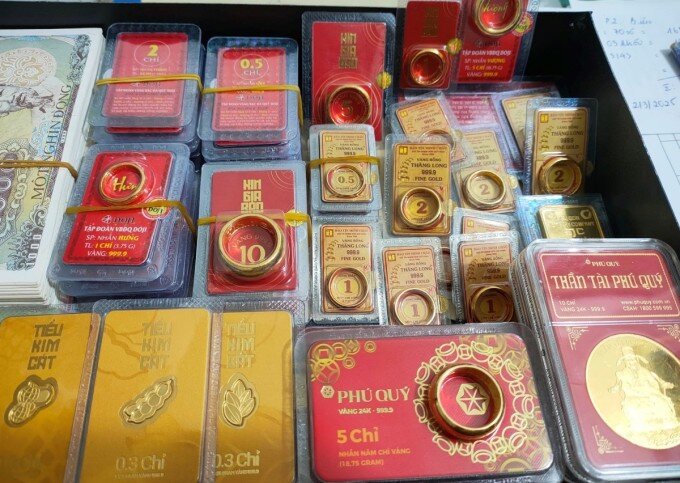 Đầu mối gom vàng "chợ đen" hơn giá niêm yết vài triệu một lượng
