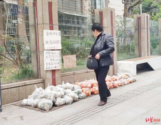 Nóng nhất trong ngày: Giữa cơn bão giá vàng, người dân đua nhau chốt lời thu lãi khủng