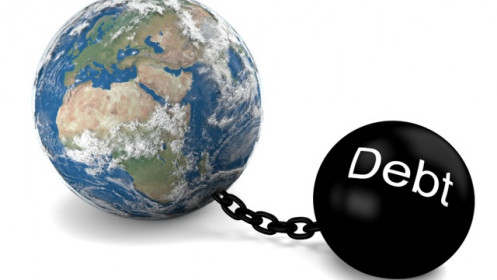 Các nước giàu “còng lưng” trả lãi nợ công