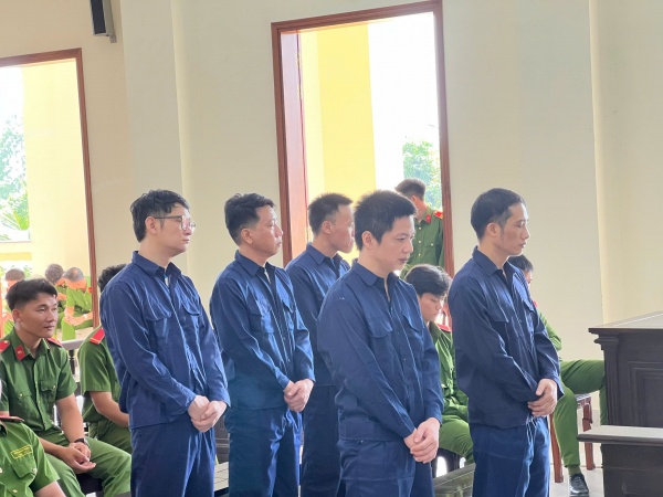 Xét xử nhóm bị cáo nhận hối lộ xảy ra tại Chi cục đăng kiểm 8