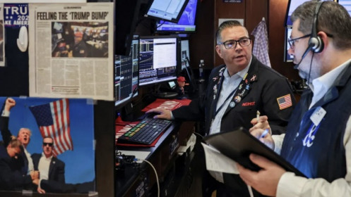 Chứng khoán Mỹ xanh rực nhờ hy vọng về thuế quan, giá dầu tăng hơn 1% sau tin Venezuela