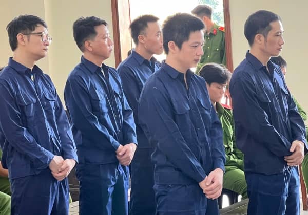 Nhóm bị cáo nhận hối lộ tại Chi cục đăng kiểm 8 lĩnh án