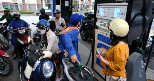 Đề xuất giảm 2% thuế VAT với xăng, dầu: Mũi tên trúng nhiều đích