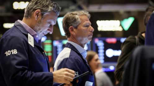 Chứng khoán Mỹ giảm liền hai phiên vì thuế quan ô tô, giá dầu cao nhất 1 tháng