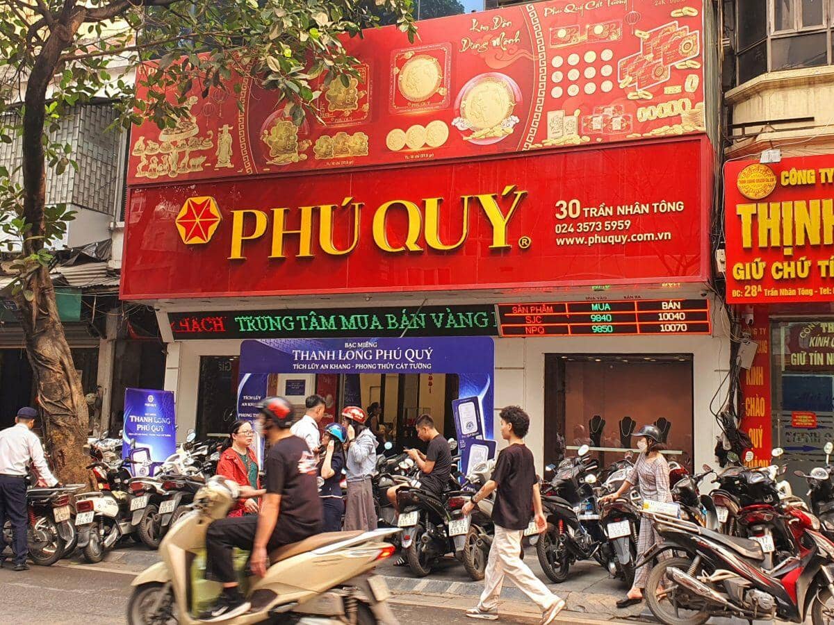 Giá vàng 28/3: Xô đổ mọi kỷ lục, đắt chưa từng có, nên mua vàng lúc này hay không?