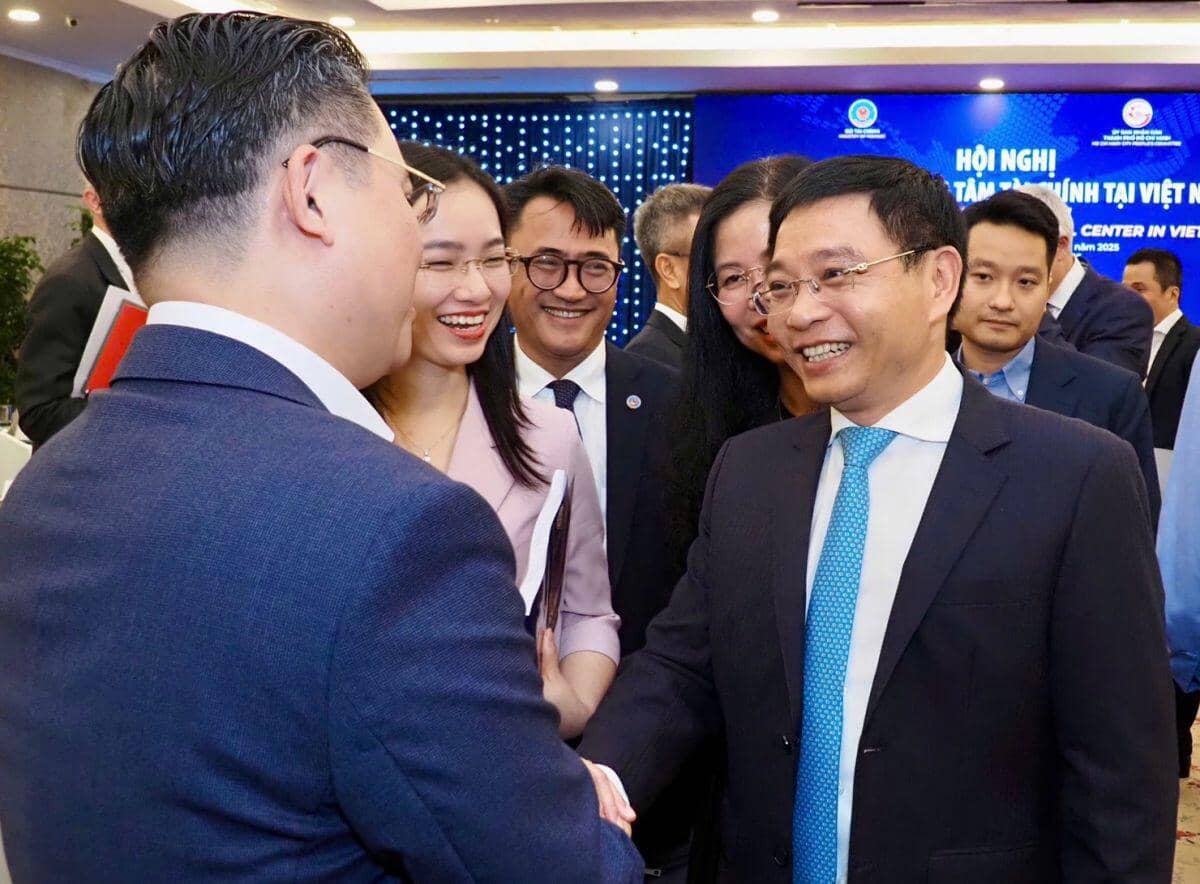 Cần tận dụng thế mạnh của mình khi xây dựng trung tâm tài chính