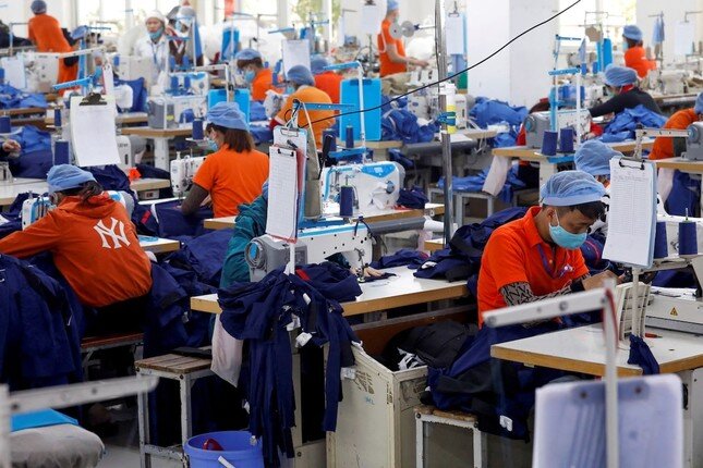 Ông Trump thẳng tay áp thuế, nước nào ảnh hưởng nặng nề nhất? ảnh 1