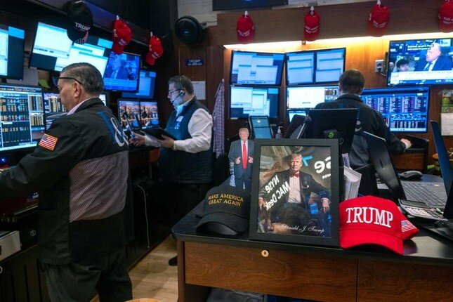 Cả thế giới đau tim vì đòn thuế quan trả đũa của ông Trump ảnh 2